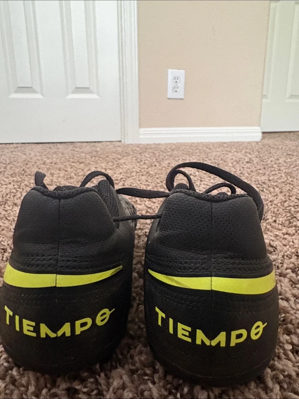 Nike Tiempo Legend 8 Club MG Kids Soccer Cleats Black Volt